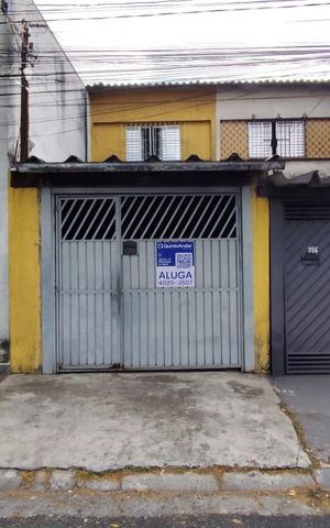 Casa para alugar com 72m², 2 quartos e 1 vaga Casa para alugar com 72m², 2 quartos e 1 vagaFachada