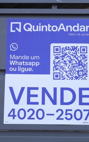 Casa à venda com 182m², 3 quartos e 3 vagas Placa GRANDE instalada no portão do imóvel, dia 26.08.2026 - Código da placa: MWXC-292