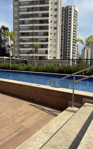 Apartamento à venda com 137m², 3 quartos e 2 vagas Apartamento à venda com 137m², 3 quartos e 2 vagasÁrea comum - Piscina