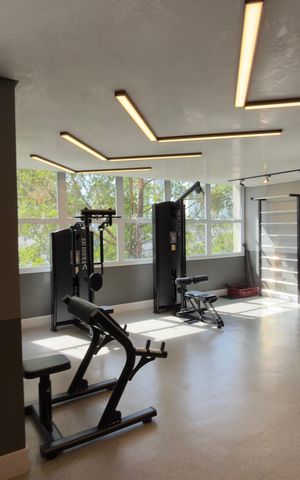 Apartamento à venda com 137m², 3 quartos e 2 vagas Apartamento à venda com 137m², 3 quartos e 2 vagasÁrea comum - Academia