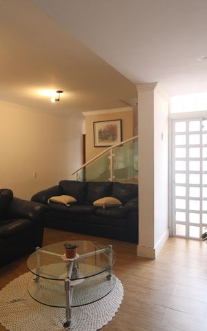 Casa à venda com 125m², 4 quartos e 2 vagasSala