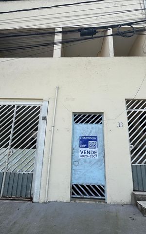 Casa à venda com 300m², 6 quartos e 1 vaga Casa à venda com 300m², 6 quartos e 1 vagaFachada com placa grande