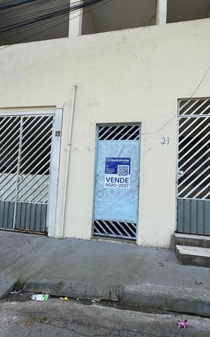 Casa à venda com 300m², 6 quartos e 1 vaga Casa à venda com 300m², 6 quartos e 1 vagaFachada com placa grande
