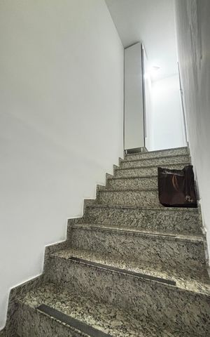 Apartamento à venda com 38m², 2 quartos e 1 vaga Apartamento à venda com 38m², 2 quartos e 1 vagaEscada