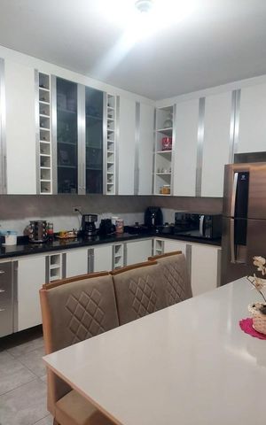 Casa à venda com 161m², 3 quartos e 3 vagas Casa à venda com 161m², 3 quartos e 3 vagasCozinha