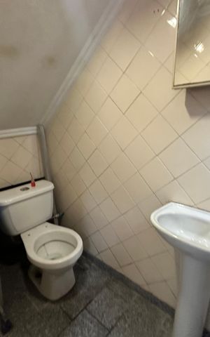 Casa à venda com 183m², 3 quartos e 2 vagas Casa à venda com 183m², 3 quartos e 2 vagasBanheiro 2
