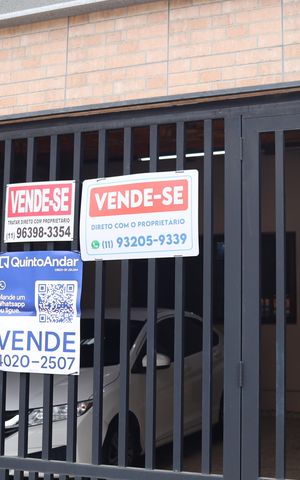 Casa à venda com 183m², 3 quartos e 2 vagas Casa à venda com 183m², 3 quartos e 2 vagasFachada