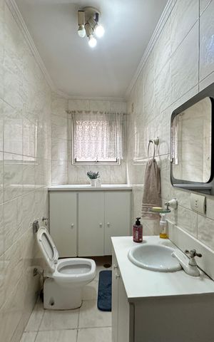 Casa à venda com 183m², 3 quartos e 2 vagas Casa à venda com 183m², 3 quartos e 2 vagasLavabo