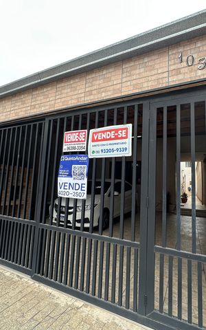Casa à venda com 183m², 3 quartos e 2 vagas Casa à venda com 183m², 3 quartos e 2 vagasFachada