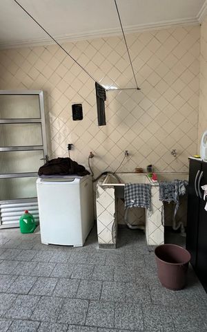 Casa à venda com 183m², 3 quartos e 2 vagas Casa à venda com 183m², 3 quartos e 2 vagasÁrea de Serviço