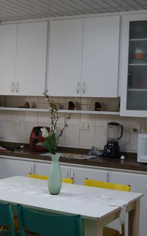 Casa à venda com 183m², 3 quartos e 2 vagas Casa à venda com 183m², 3 quartos e 2 vagasCozinha