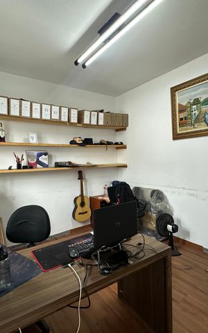 Casa à venda com 183m², 3 quartos e 2 vagas Casa à venda com 183m², 3 quartos e 2 vagasEscritório