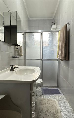 Casa à venda com 183m², 3 quartos e 2 vagas Casa à venda com 183m², 3 quartos e 2 vagasBanheiro 1