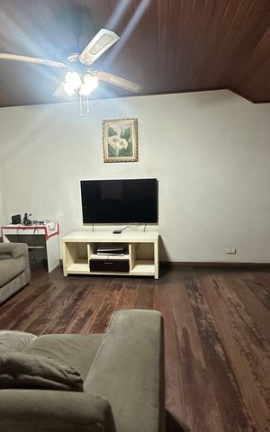 Casa à venda com 183m², 3 quartos e 2 vagas Casa à venda com 183m², 3 quartos e 2 vagasSala