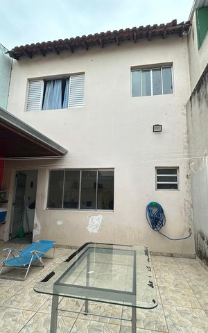 Casa à venda com 183m², 3 quartos e 2 vagas Casa à venda com 183m², 3 quartos e 2 vagasQuintal