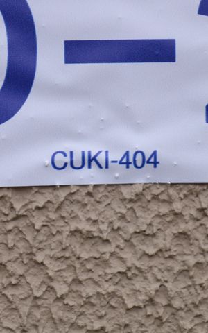 Apartamento à venda com 55m², 2 quartos e 1 vagaPlaca GRANDE instalada na fachada do condomínio, dia 26.08.26 - Código da placa: CUKI-404