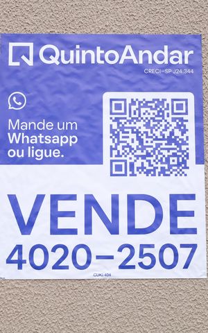 Apartamento à venda com 55m², 2 quartos e 1 vagaPlaca GRANDE instalada na fachada do condomínio, dia 26.08.26 - Código da placa: CUKI-404