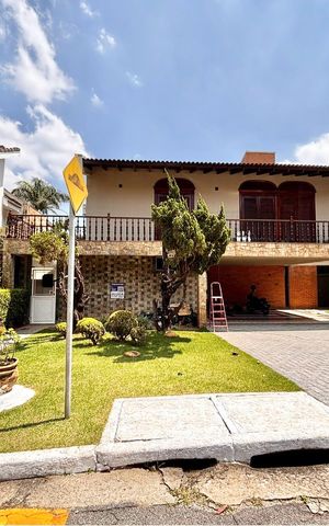 Casa de condomínio para alugar com 341m², 4 quartos e 6 vagas Casa de condomínio para alugar com 341m², 4 quartos e 6 vagasFachada com placa