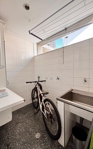 Casa de condomínio para alugar com 341m², 4 quartos e 6 vagas Casa de condomínio para alugar com 341m², 4 quartos e 6 vagasLavanderia