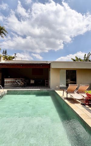 Casa de condomínio para alugar com 341m², 4 quartos e 6 vagas Casa de condomínio para alugar com 341m², 4 quartos e 6 vagasPiscina