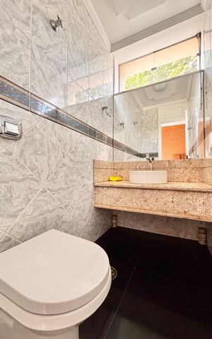 Casa de condomínio para alugar com 341m², 4 quartos e 6 vagas Casa de condomínio para alugar com 341m², 4 quartos e 6 vagasLavabo