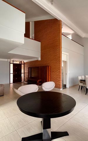 Casa de condomínio para alugar com 341m², 4 quartos e 6 vagas Casa de condomínio para alugar com 341m², 4 quartos e 6 vagasSala