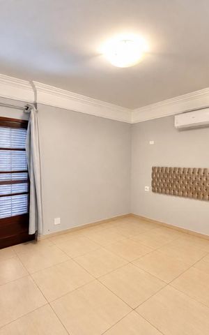 Casa de condomínio para alugar com 341m², 4 quartos e 6 vagas Casa de condomínio para alugar com 341m², 4 quartos e 6 vagasSuíte 2