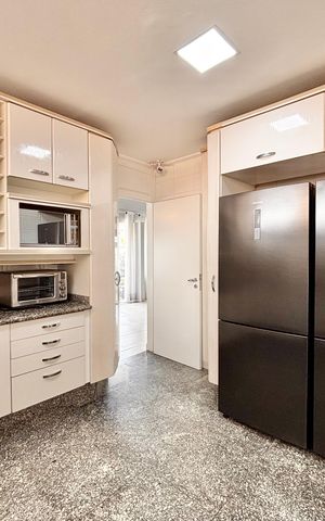 Casa de condomínio para alugar com 341m², 4 quartos e 6 vagas Casa de condomínio para alugar com 341m², 4 quartos e 6 vagasCozinha