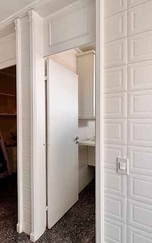 Casa de condomínio para alugar com 341m², 4 quartos e 6 vagas Casa de condomínio para alugar com 341m², 4 quartos e 6 vagasCorredor área de serviço