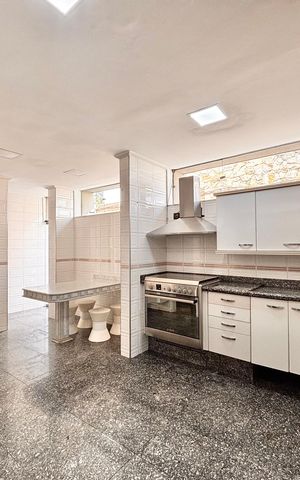 Casa de condomínio para alugar com 341m², 4 quartos e 6 vagas Casa de condomínio para alugar com 341m², 4 quartos e 6 vagasCozinha