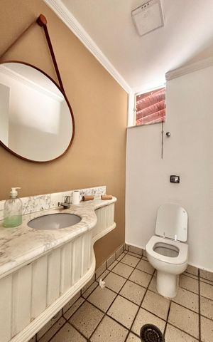 Casa de condomínio para alugar com 341m², 4 quartos e 6 vagas Casa de condomínio para alugar com 341m², 4 quartos e 6 vagasLavabo piscina