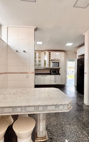 Casa de condomínio para alugar com 341m², 4 quartos e 6 vagas Casa de condomínio para alugar com 341m², 4 quartos e 6 vagasCozinha
