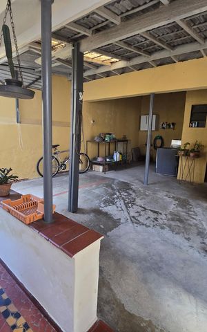 Casa à venda com 215m², 3 quartos e 2 vagas Casa à venda com 215m², 3 quartos e 2 vagasÁrea externa