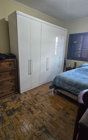 Casa à venda com 215m², 3 quartos e 2 vagas Casa à venda com 215m², 3 quartos e 2 vagasQuarto