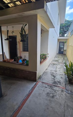Casa à venda com 215m², 3 quartos e 2 vagas Casa à venda com 215m², 3 quartos e 2 vagasÁrea externa