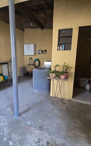 Casa à venda com 215m², 3 quartos e 2 vagas Casa à venda com 215m², 3 quartos e 2 vagasÁrea externa