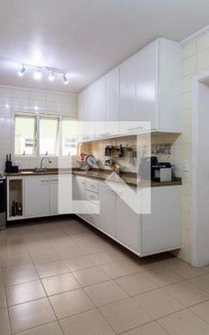 Apartamento para alugar com 198m², 4 quartos e 3 vagas Apartamento para alugar com 198m², 4 quartos e 3 vagasCozinha