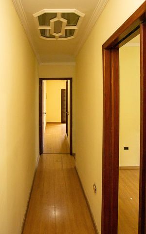 Casa à venda com 250m², 6 quartos e 2 vagasCorredor