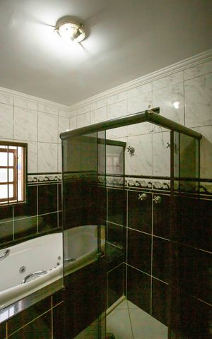 Casa à venda com 250m², 6 quartos e 2 vagasBanheiro da Suíte 1
