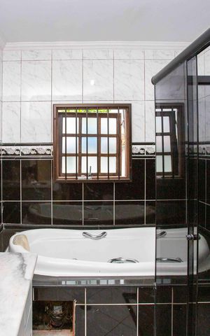 Casa à venda com 250m², 6 quartos e 2 vagasBanheiro da Suíte 1