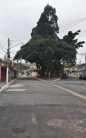 Casa à venda com 150m², 6 quartos e 2 vagas Casa à venda com 150m², 6 quartos e 2 vagasVista da Rua