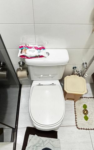 Casa à venda com 223m², 4 quartos e 2 vagas Casa à venda com 223m², 4 quartos e 2 vagasBanheiro da Suíte