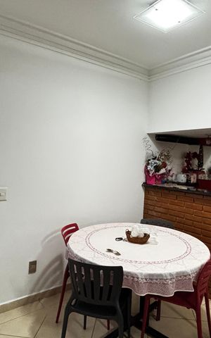 Casa à venda com 223m², 4 quartos e 2 vagas Casa à venda com 223m², 4 quartos e 2 vagasSala - Sala de Jantar