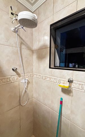 Casa à venda com 223m², 4 quartos e 2 vagas Casa à venda com 223m², 4 quartos e 2 vagasBanheiro