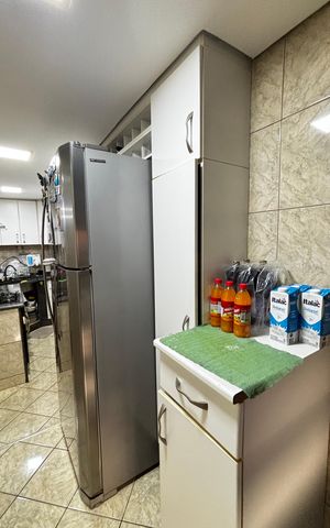Casa à venda com 223m², 4 quartos e 2 vagas Casa à venda com 223m², 4 quartos e 2 vagasCozinha