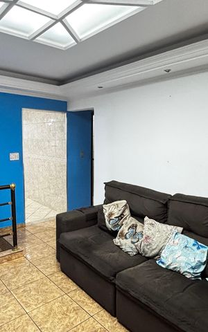 Casa à venda com 223m², 4 quartos e 2 vagas Casa à venda com 223m², 4 quartos e 2 vagasSala de Estar