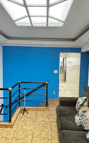 Casa à venda com 223m², 4 quartos e 2 vagas Casa à venda com 223m², 4 quartos e 2 vagasSala de Estar