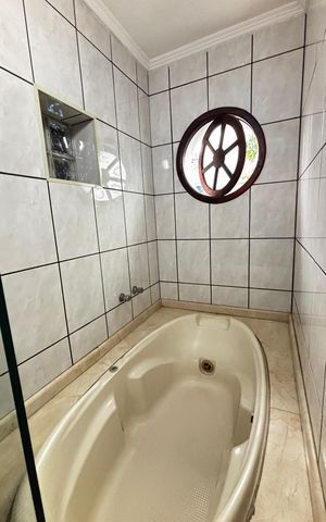 Casa à venda com 223m², 4 quartos e 2 vagas Casa à venda com 223m², 4 quartos e 2 vagasBanheiro