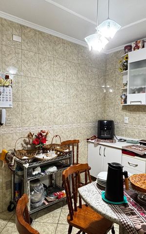 Casa à venda com 223m², 4 quartos e 2 vagas Casa à venda com 223m², 4 quartos e 2 vagasCozinha