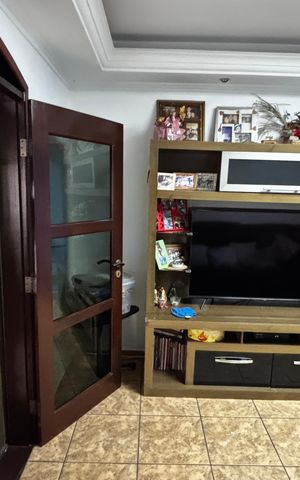Casa à venda com 223m², 4 quartos e 2 vagas Casa à venda com 223m², 4 quartos e 2 vagasSala de Estar